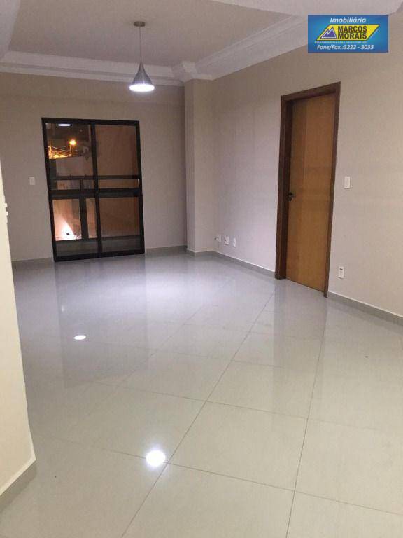 Apartamento para alugar com 3 quartos, 115m² - Foto 12