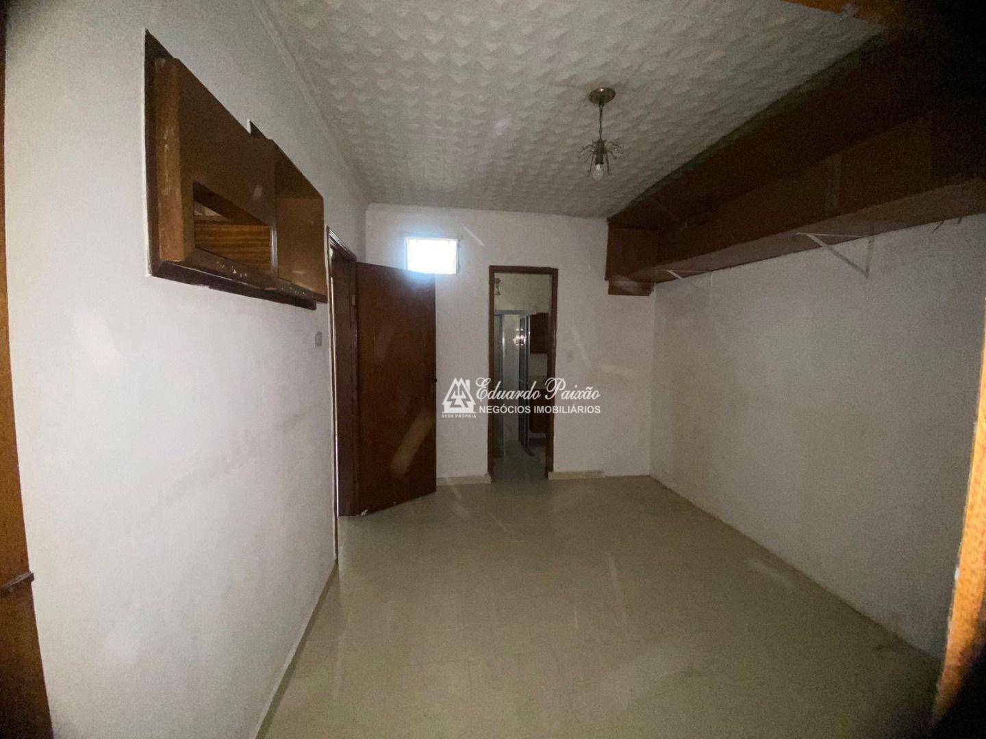 Casa à venda e aluguel com 4 quartos, 220m² - Foto 12