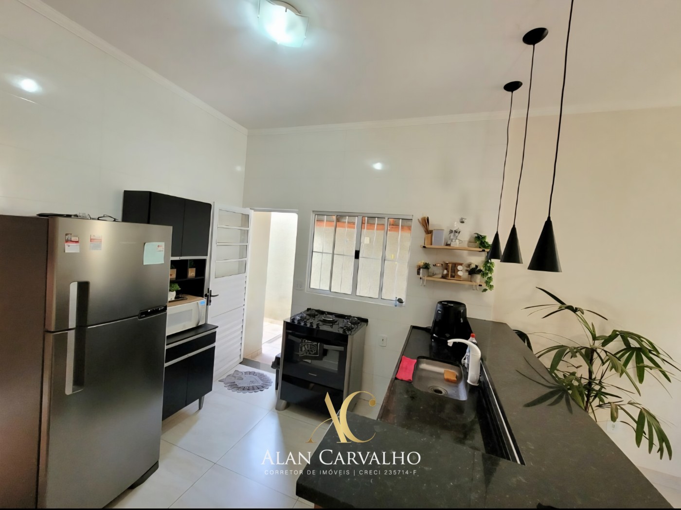 Casa à venda com 3 quartos, 200m² - Foto 4