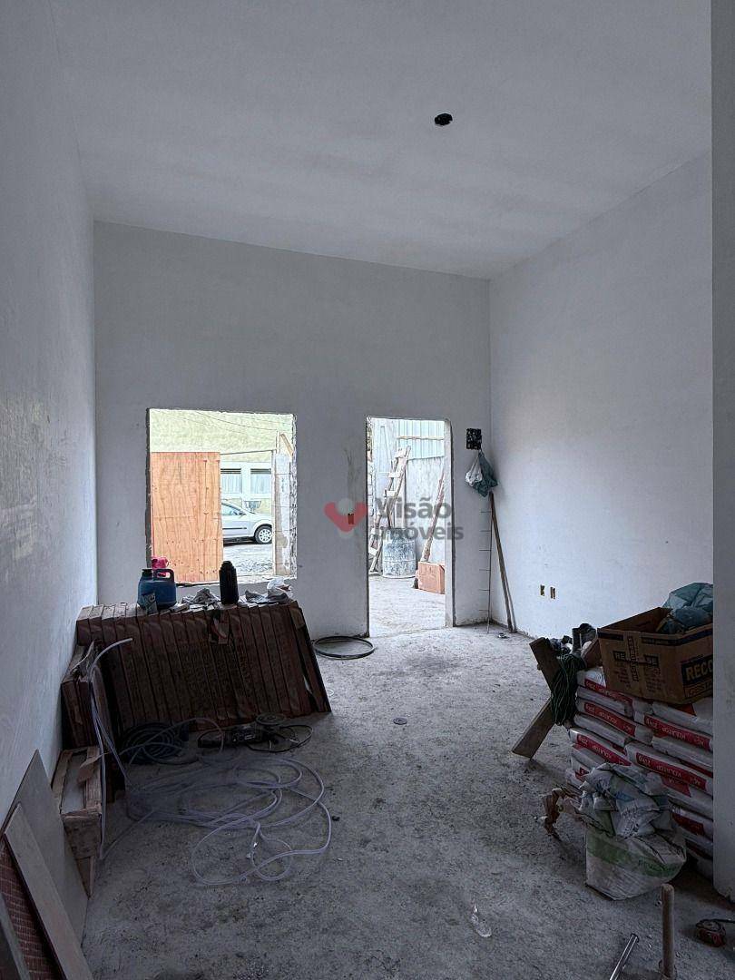 Casa à venda com 2 quartos, 56m² - Foto 3