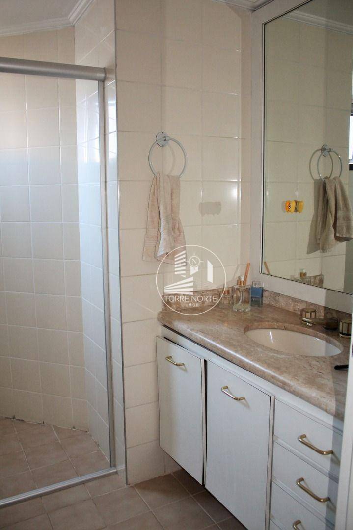 Apartamento à venda com 3 quartos, 198m² - Foto 20