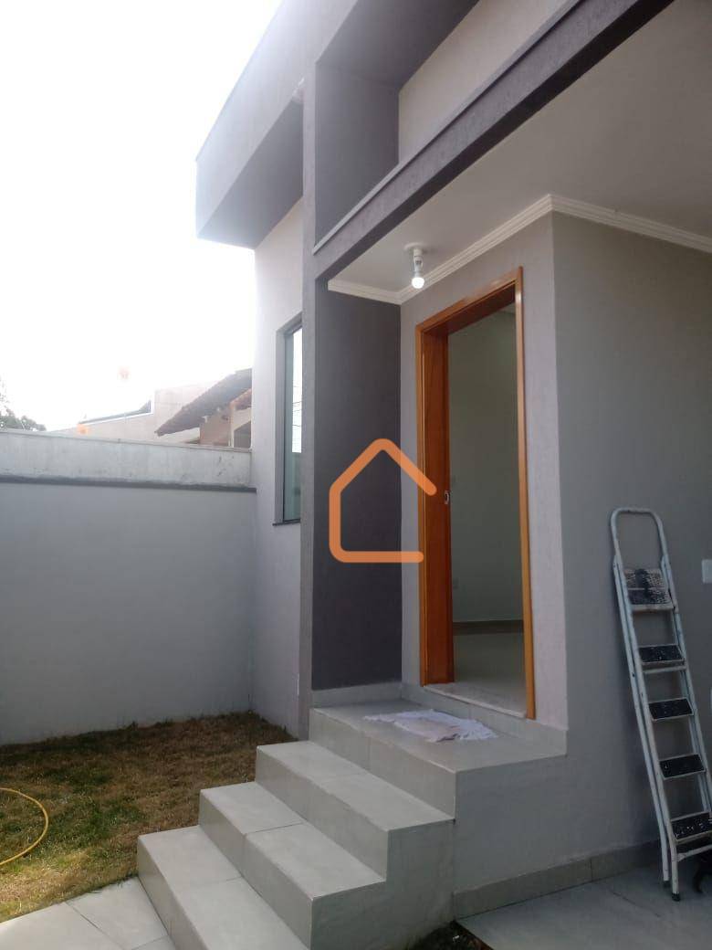 Casa à venda com 3 quartos, 114m² - Foto 2