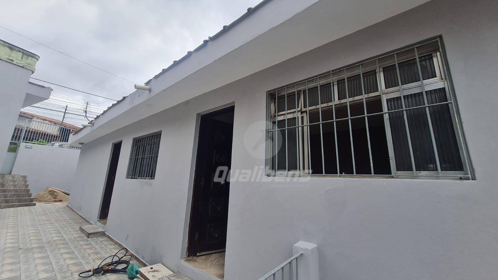 Casa à venda com 3 quartos, 180m² - Foto 1