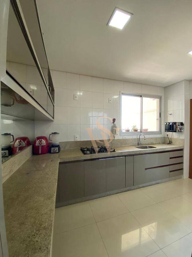 Apartamento à venda com 3 quartos, 134m² - Foto 4