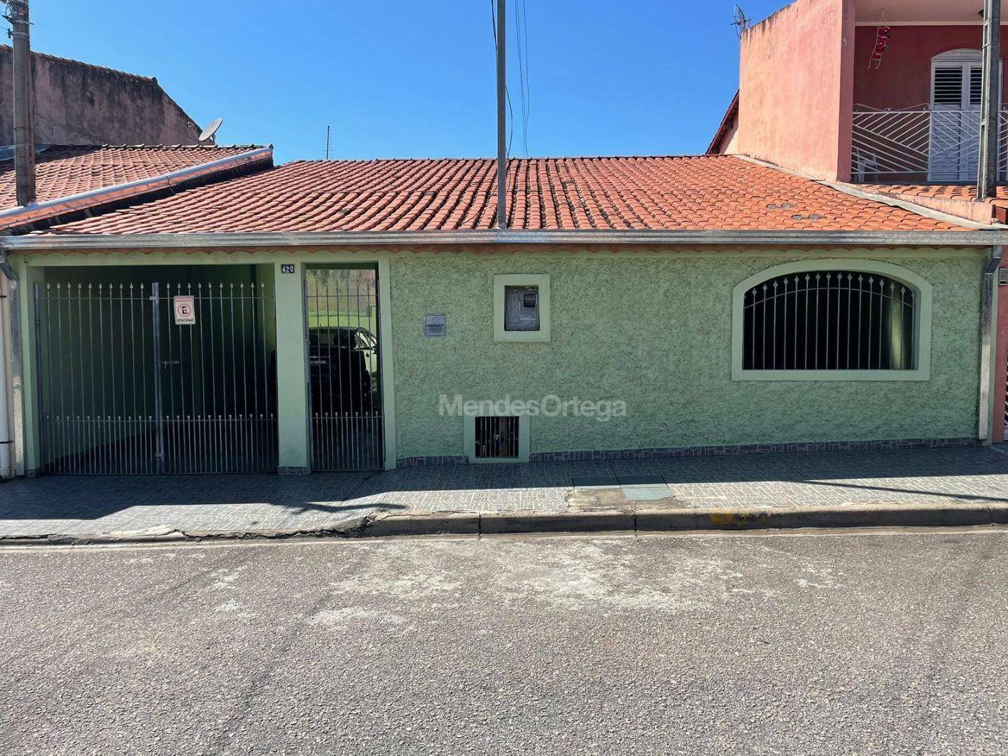 Casa à venda com 3 quartos, 250m² - Foto 1