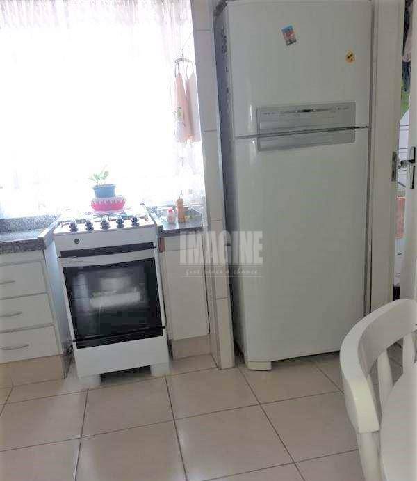 Apartamento à venda com 2 quartos, 72m² - Foto 4