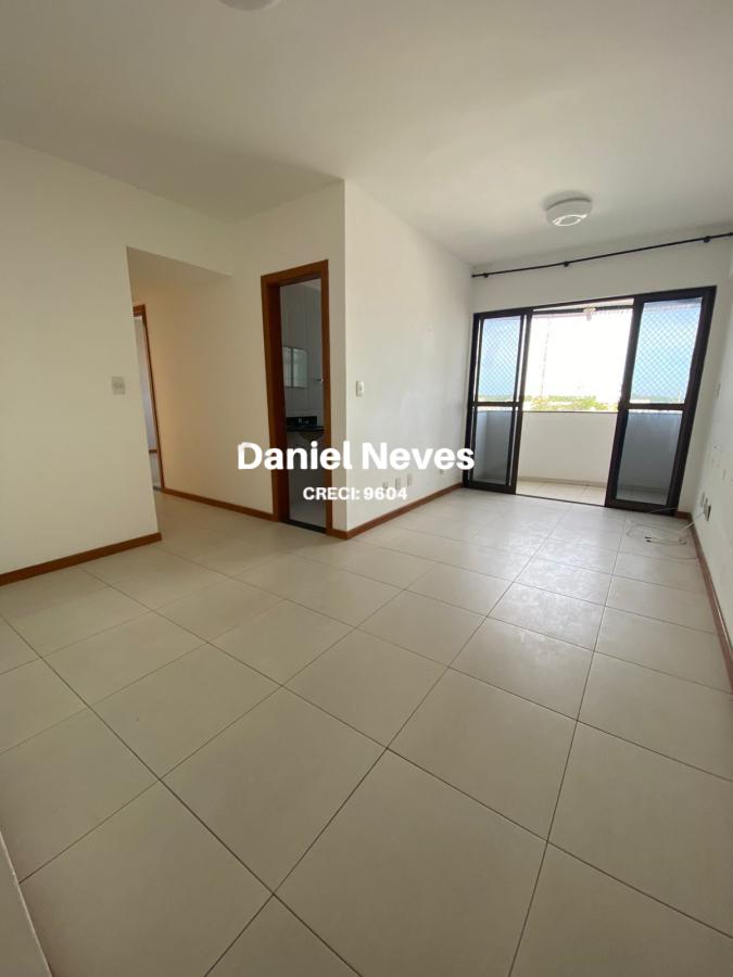 Apartamento à venda com 2 quartos, 70m² - Foto 2