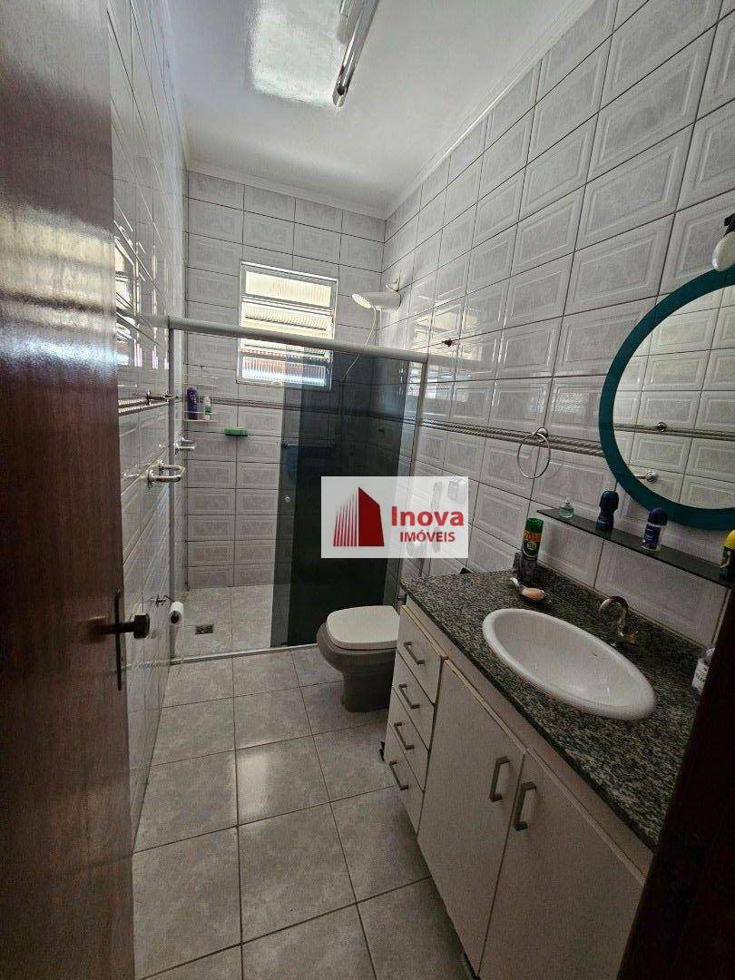 Casa para alugar com 4 quartos, 245m² - Foto 28