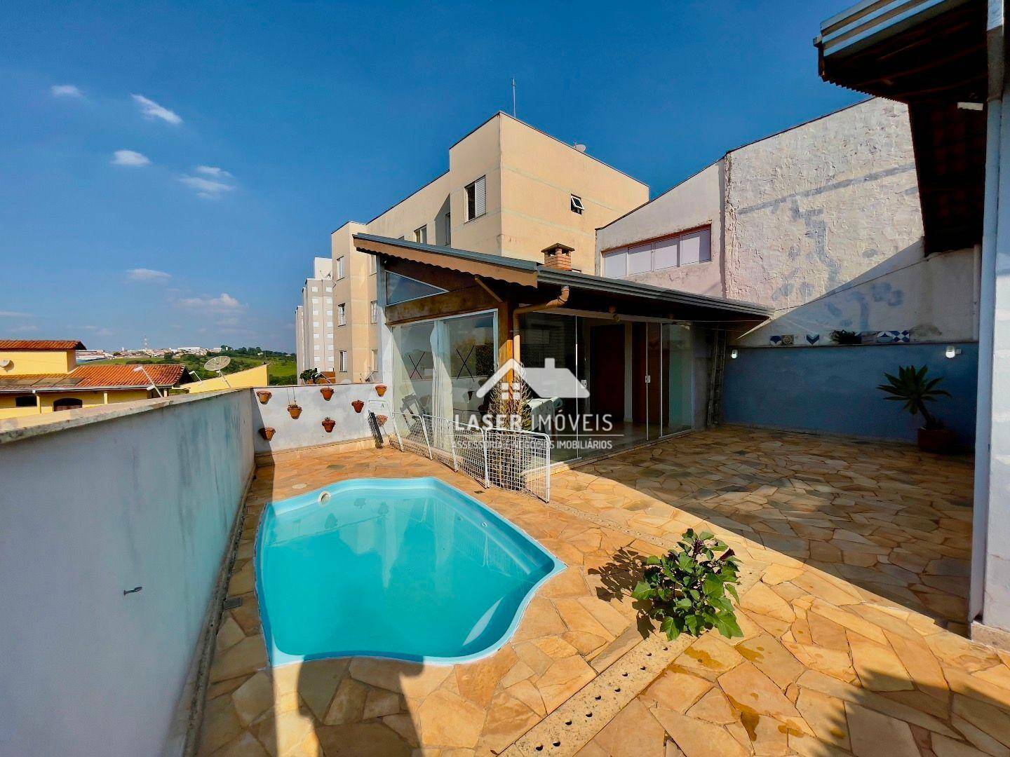 Casa à venda com 3 quartos, 100m² - Foto 1