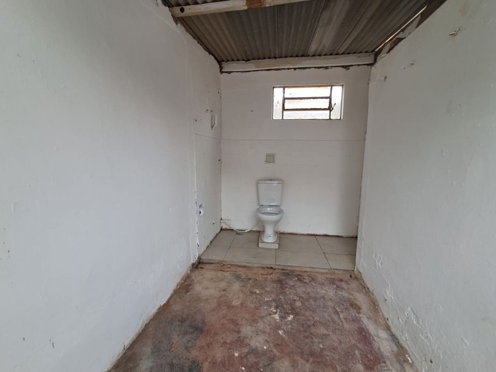 Casa para alugar com 2 quartos, 180m² - Foto 18