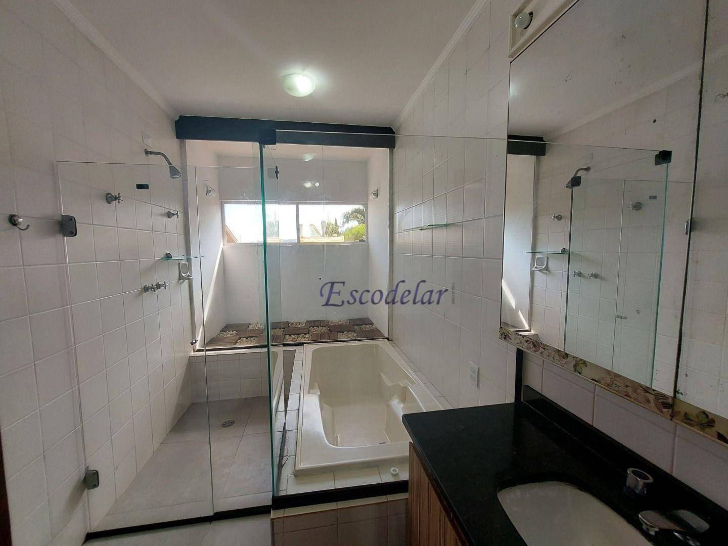 Casa de Condomínio para alugar com 4 quartos, 383m² - Foto 48