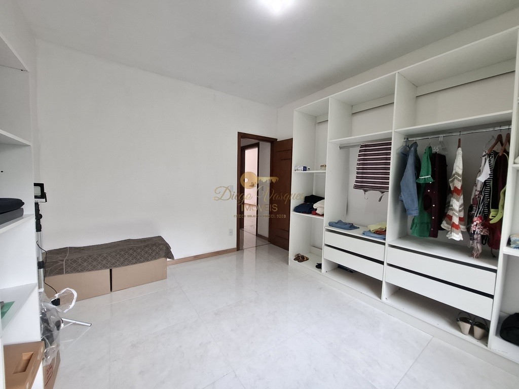 Casa à venda com 3 quartos, 359m² - Foto 8