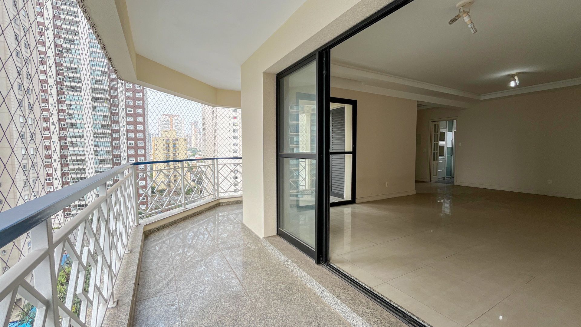 Apartamento à venda com 3 quartos, 151m² - Foto 8