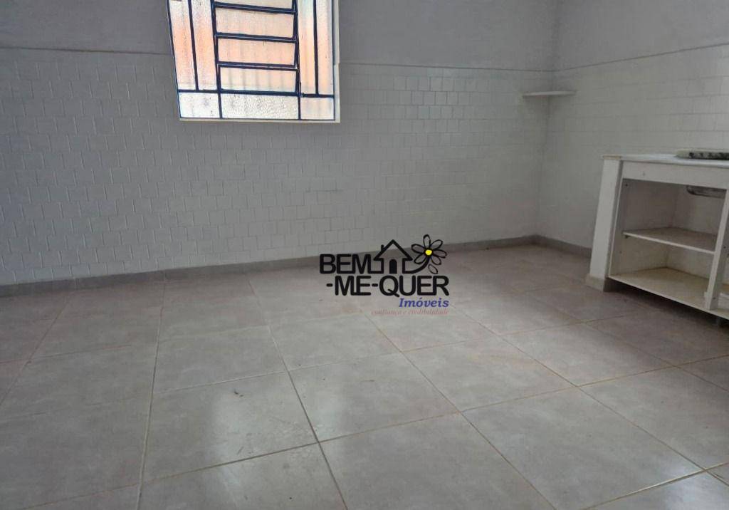 Casa para alugar com 3 quartos, 200m² - Foto 18
