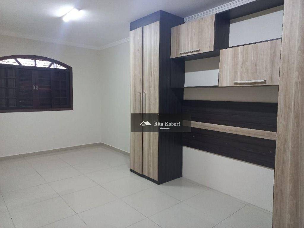 Casa à venda e aluguel com 3 quartos, 220m² - Foto 3