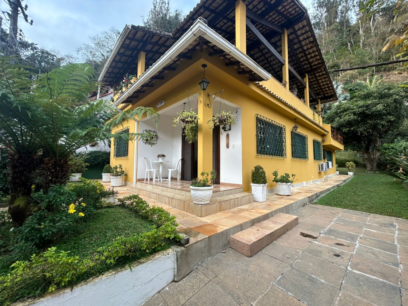 Casa à venda com 4 quartos, 240m² - Foto 1