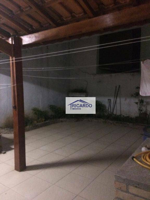 Sobrado à venda com 3 quartos, 200m² - Foto 4