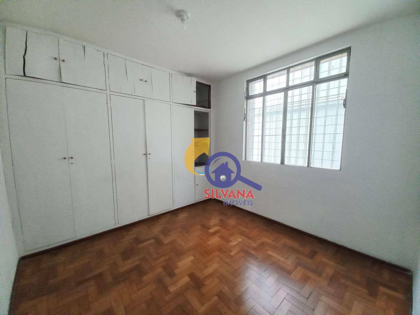 Casa para alugar com 4 quartos, 348m² - Foto 11