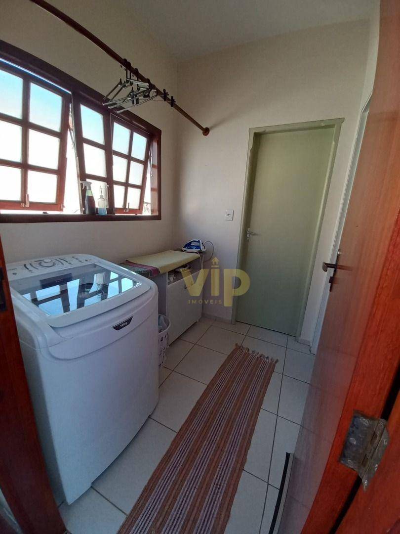 Casa à venda com 3 quartos, 222m² - Foto 10