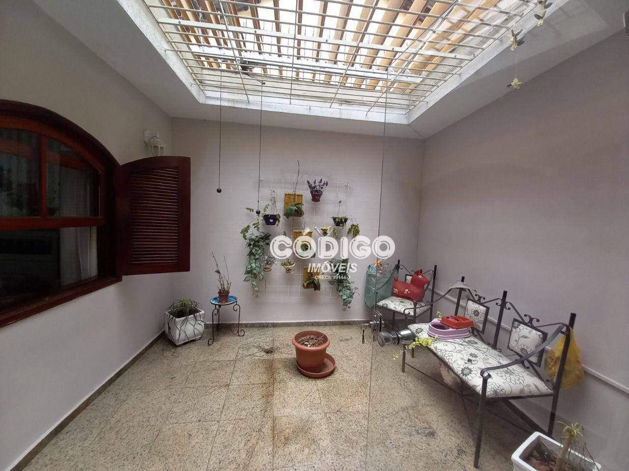 Casa para alugar com 4 quartos, 420m² - Foto 3