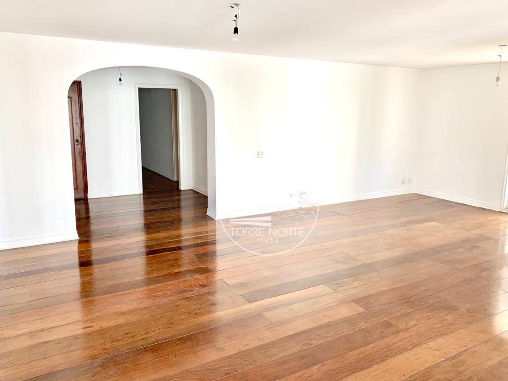 Apartamento para alugar com 4 quartos, 241m² - Foto 3