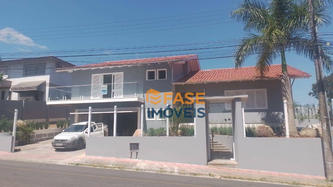 Casa à venda com 4 quartos, 453m² - Foto 1