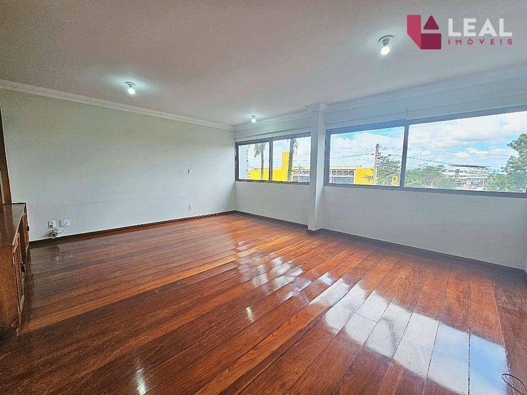 Apartamento para alugar com 3 quartos, 130m² - Foto 3