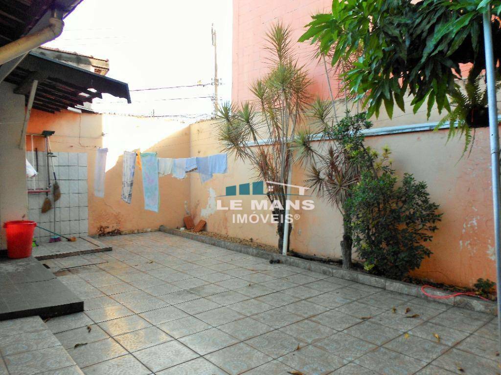 Casa à venda com 3 quartos, 197m² - Foto 23