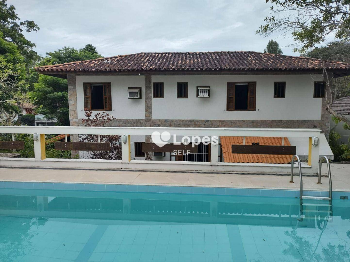 Casa de Condomínio à venda com 4 quartos, 300m² - Foto 4