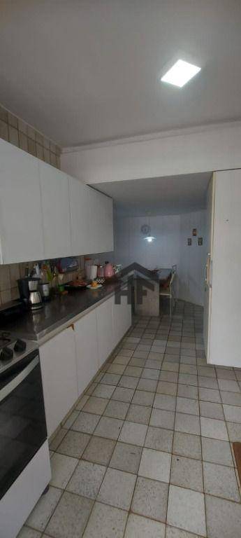 Apartamento à venda com 3 quartos, 160m² - Foto 17