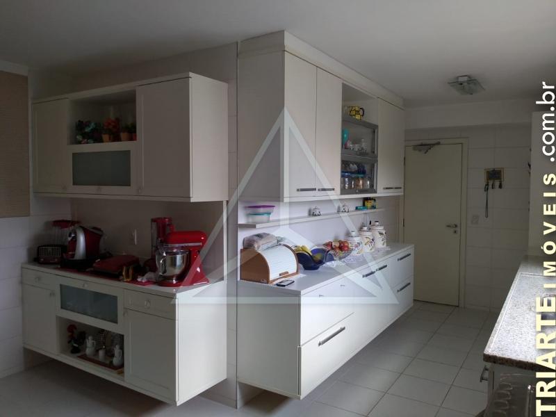 Apartamento à venda com 3 quartos, 212m² - Foto 13