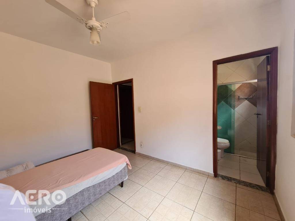 Casa à venda com 3 quartos, 160m² - Foto 3