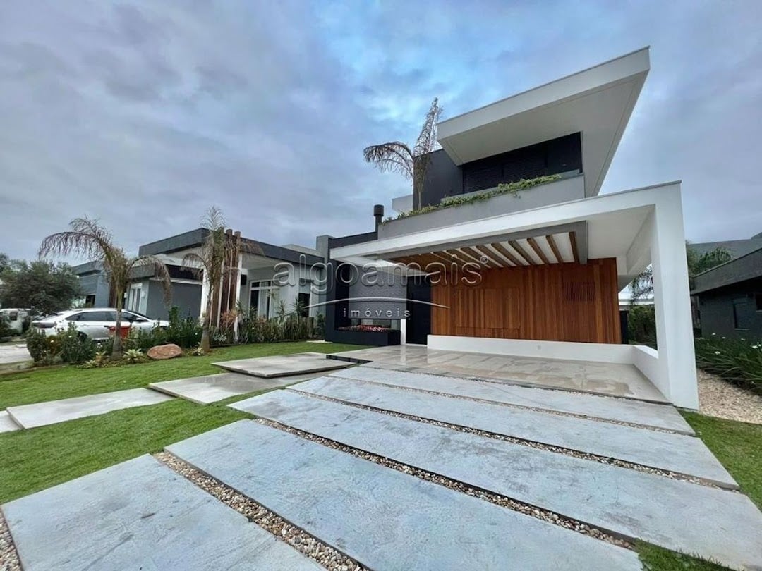 Casa de Condomínio à venda com 3 quartos, 242m² - Foto 2