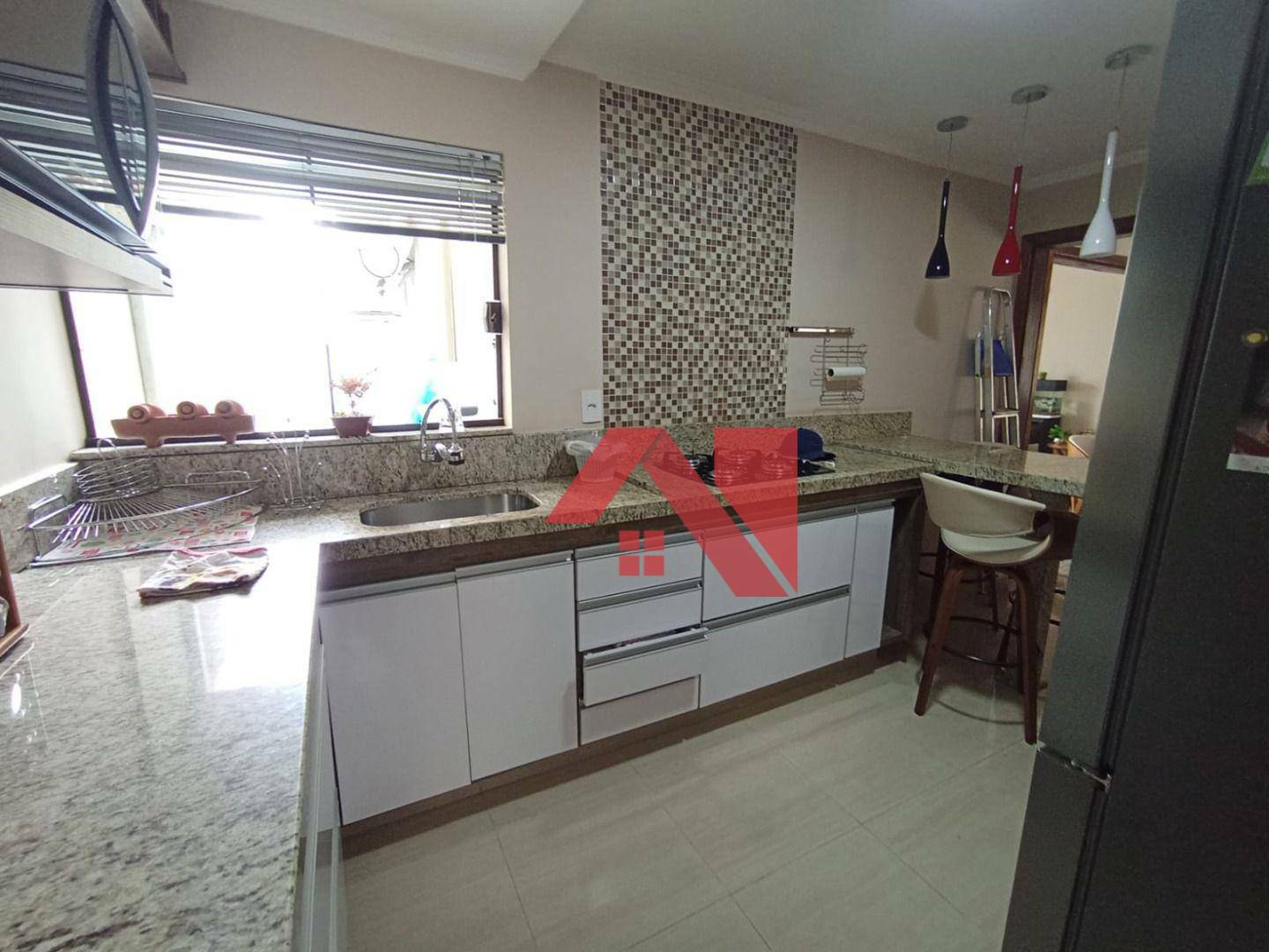 Casa à venda com 2 quartos, 180m² - Foto 11