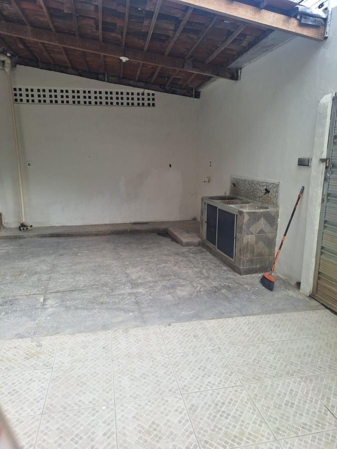 Casa para alugar com 2 quartos, 200m² - Foto 14