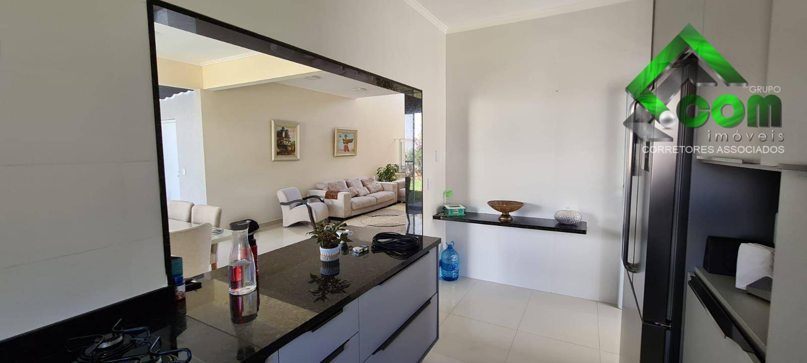 Casa à venda com 4 quartos, 308m² - Foto 3