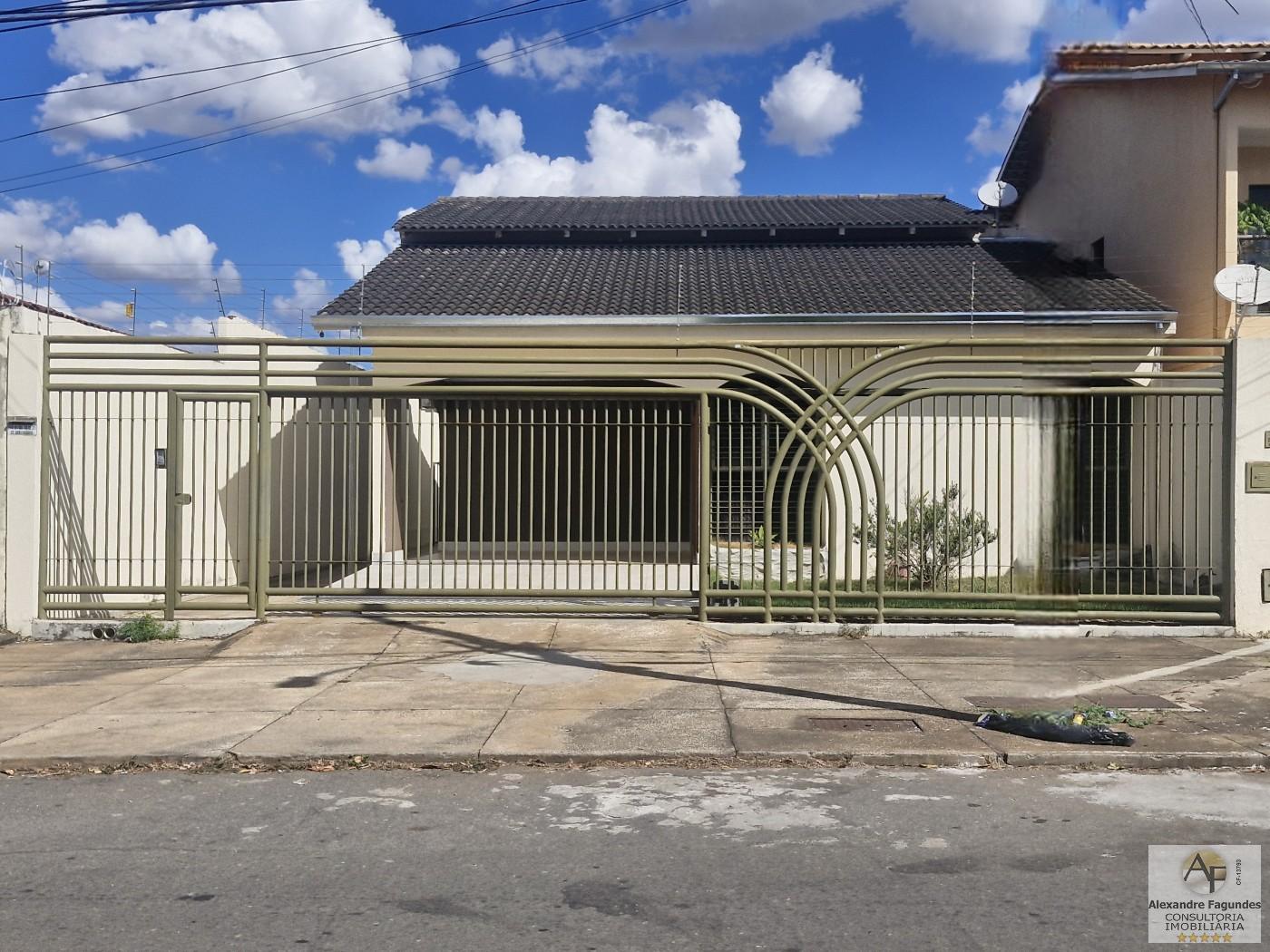 Casa à venda com 3 quartos, 262m² - Foto 2