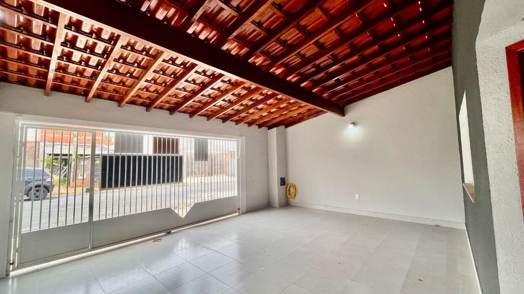 Casa à venda com 3 quartos, 129m² - Foto 2