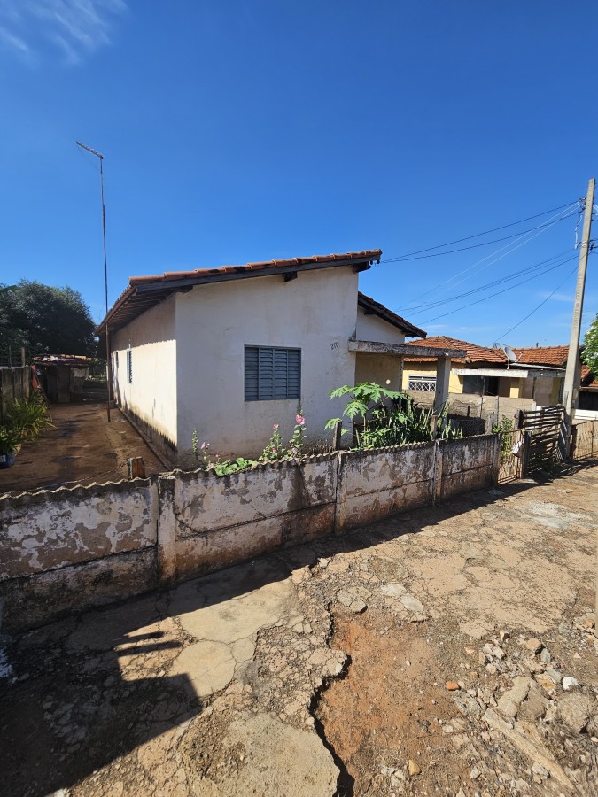 Casa à venda com 2 quartos, 988m² - Foto 1