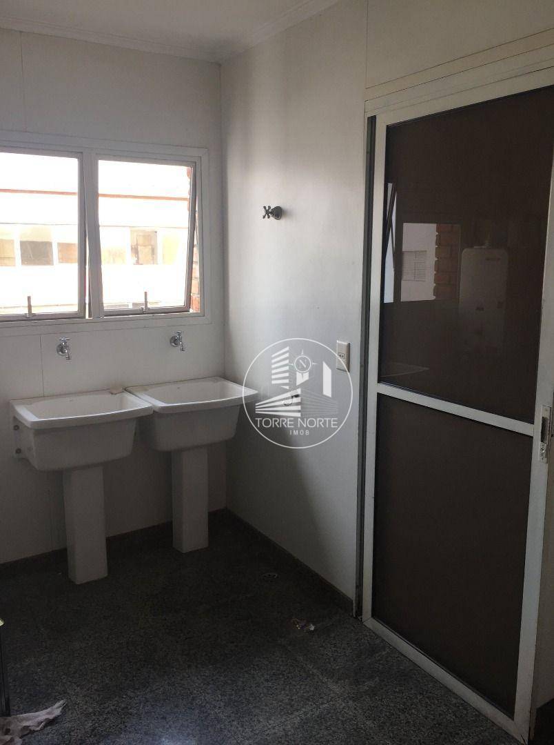 Apartamento para alugar com 3 quartos, 204m² - Foto 9