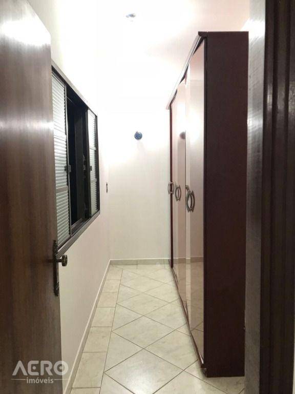 Casa à venda com 3 quartos, 200m² - Foto 11