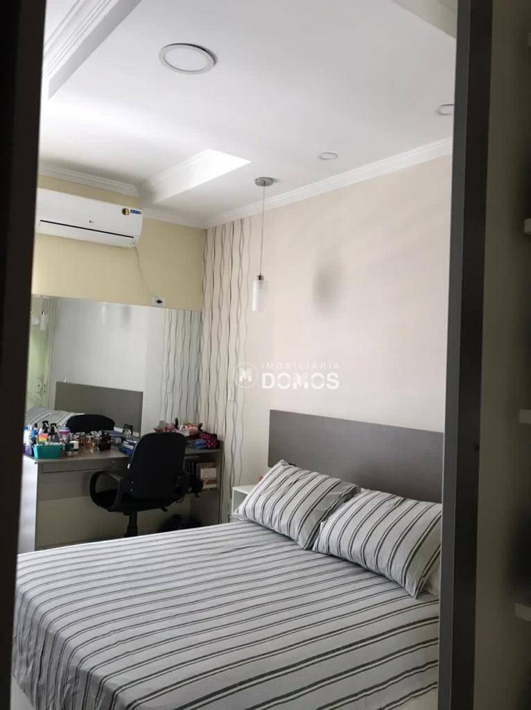 Casa à venda com 3 quartos, 210m² - Foto 12