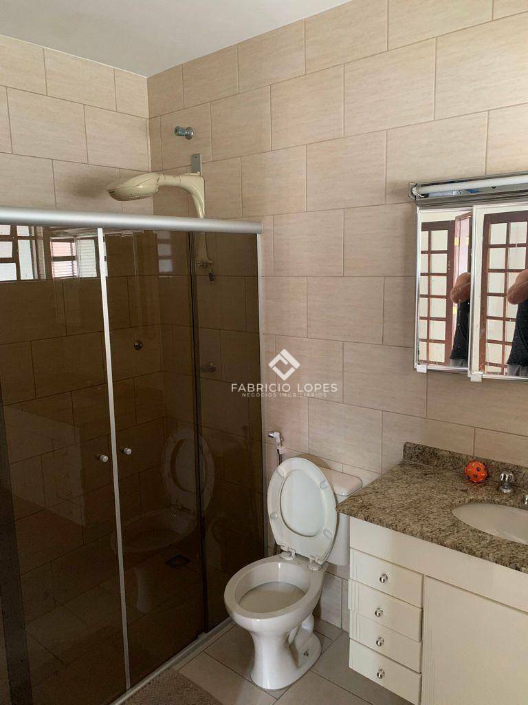 Casa para alugar com 3 quartos, 168m² - Foto 12