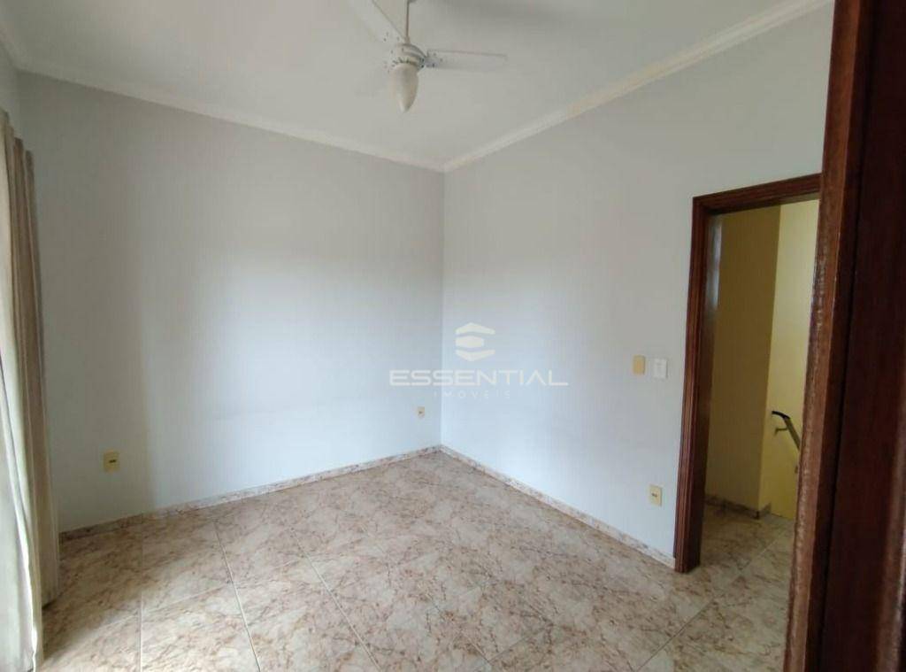 Casa para alugar com 4 quartos, 300m² - Foto 19