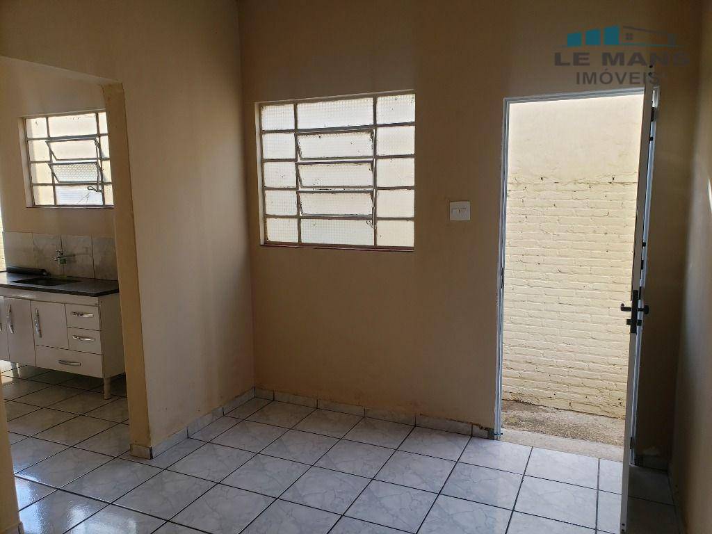 Casa à venda com 3 quartos, 98m² - Foto 1