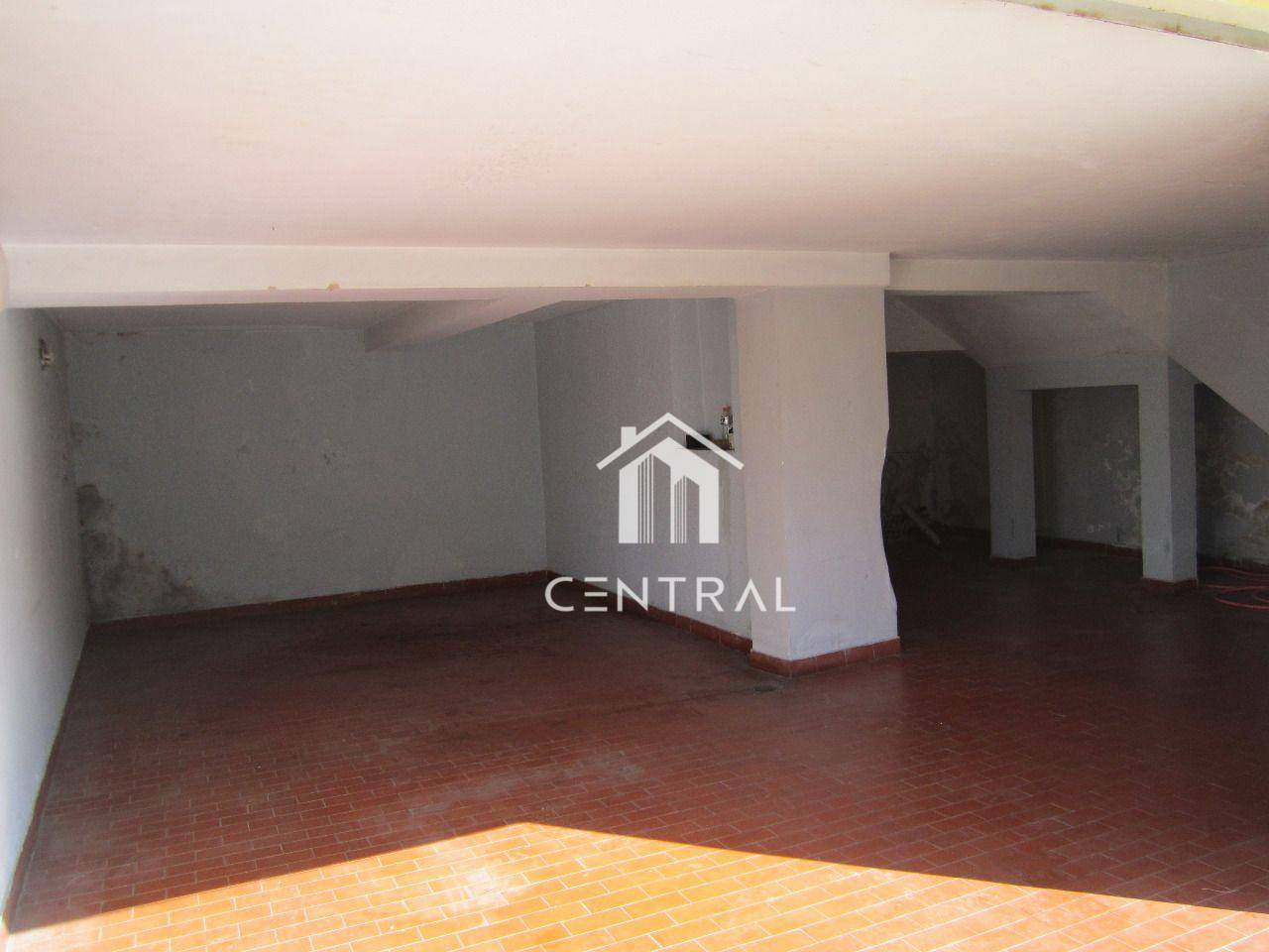 Casa para alugar com 6 quartos, 320m² - Foto 3