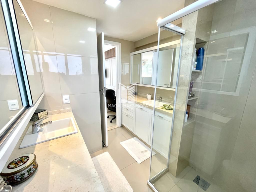 Apartamento à venda com 4 quartos, 225m² - Foto 19