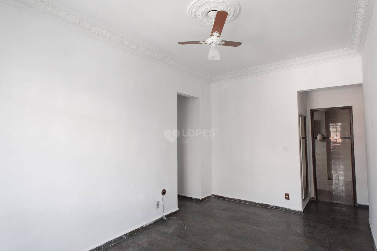 Apartamento à venda com 2 quartos, 75m² - Foto 2