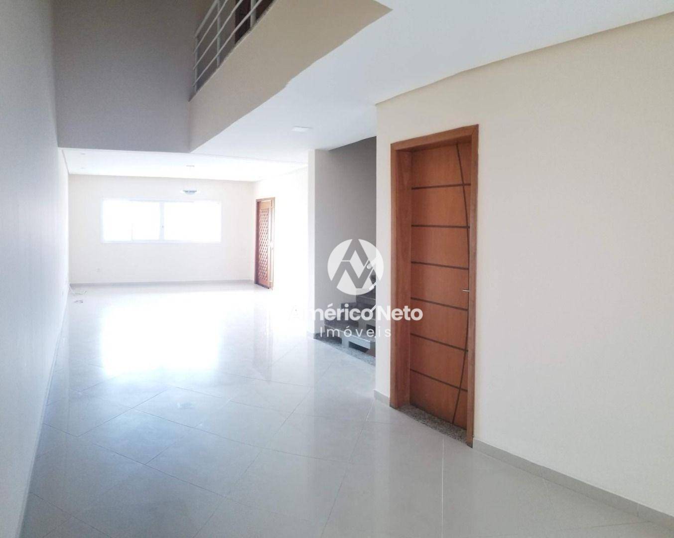 Casa à venda e aluguel com 3 quartos, 340m² - Foto 2