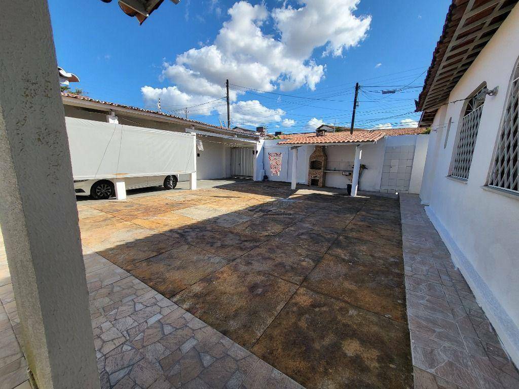 Casa à venda com 4 quartos, 114m² - Foto 3